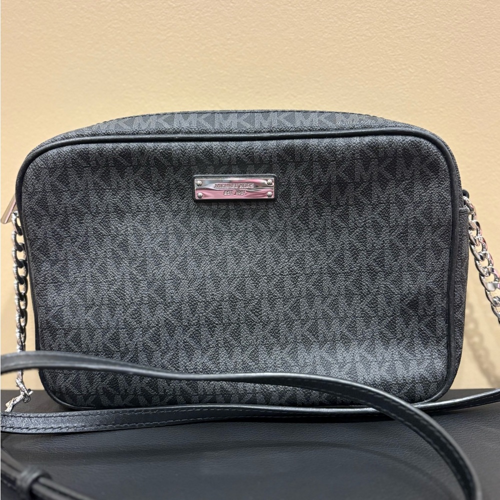 Michael Kors Jet Set East/West Crossbody – Black/Gray MK Logo
